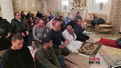 بالصلاة والدعاء.. أسرة حبيبة الشماع تبدأ مجلسا لختم القرآن الكريم تكريما لها |صور