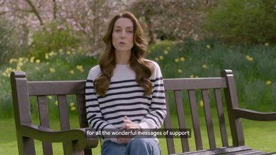 بعد إصابة كيت ميدلتون بالسرطان.. خبراء يوضحون كيفية مواجهة الصغار بإصابة آبائهم بمرض خطير؟