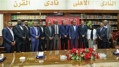 الهلال السوداني يقدم واجب العزاء في وفاة العامري فاروق.. والخطيب يشكر الأشقاء