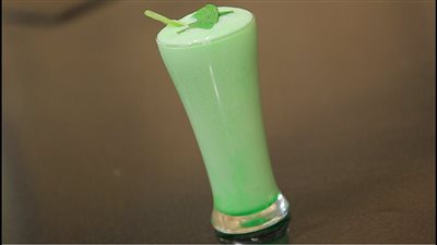 تخلص من خمول بعد الإفطار.. طريقة عمل عصير الليمون بالنعناع واللبن