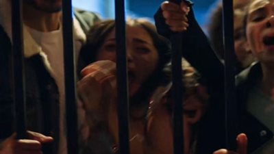   مسلسل كامل العدد الحلقة 13.. عرض أزمة حفل المنصورية الشهير والقبض على ابنة شريف سلامة