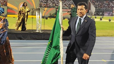 رسميا.. وزير الرياضة يتسلم راية تنظيم مصر لدورة الألعاب الإفريقية 2027