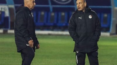 الجهاز الفني للمنتخب يحضر مباراة الأهلي ومازيمبي فى دوري أبطال إفريقيا