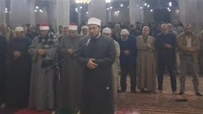 بخشوع ودموع.. المصلون يؤدون صلاة التراويح بمساجد الجمهورية في اليوم الرابع عشر من شهر رمضان| بث مباشر