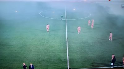 توقف مباراة الإسماعيلي وأهلي بني غازي الودية بسبب الشماريخ