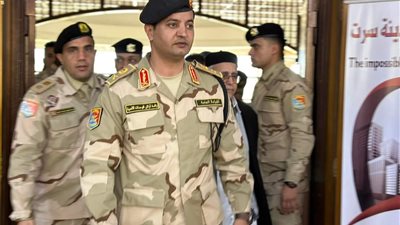 بعد منحه الرئاسة الشرفية للنادي الإسماعيلي.. من هو اللواء خالد حفتر؟