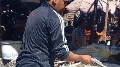 شقيقان يعملان في مهنة الكنافة منذ 40 عاما بأسيوط: ورثناها من جدنا وولادنا بيساعدونا | بث مباشر