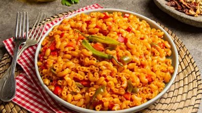 أكلة الـ 10 دقائق.. طريقة عمل المكرونة المحمرة بـ 3 وصفات متنوعة