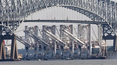 انهيار جسر بالتيمور في أمريكا بسبب اصطدام سفينة شحن ضخمة| فيديو 