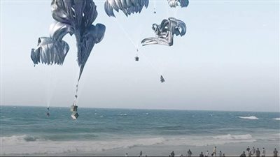 استشهاد 9 فلسطينيين غرقا وفقدان 5 آخرين أثناء عملية إنزال جوي للمساعدات