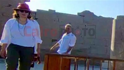 طافت حول الجعران المقدس.. وزيرة السياحة اليونانية تزور معابد الأقصر| صور