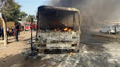 نشوب حريق في مينى باص بالقليوبية دون إصابات.. والحماية المدنية تسيطر عليه | صور