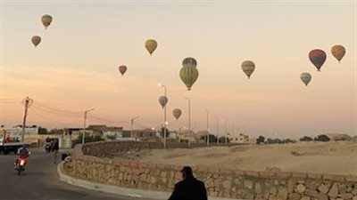 35 رحلة بالون طائر تقل 900 سائح بسماء الأقصر صباح اليوم