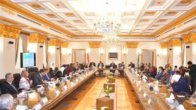 رئيس جامعة القاهرة يوجه عمداء الكليات بضرورة الالتزام بتنفيذ الأحكام القضائية