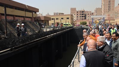 القابضة للمياه: تسرب مواد بترولية لنفق الصرف الصحي وراء حريق 5 مواقع بشركة مياه القليوبية