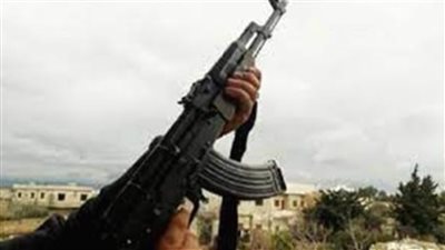 العم فتح عليهم النار.. إصابة شقيقين ووالدتهما بطلقات نارية في قنا