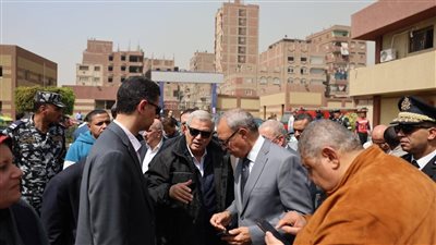 محافظ القليوبية ورئيس القابضة للمياه يتفقدان موقع حريق محطتي صرف القلج والخصوص
