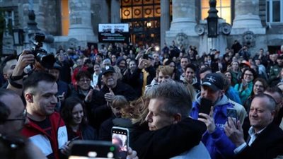 كسب غير مشروع وفضائح جنسية.. مظاهرات في المجر للمطالبة باستقالة رئيس الحكومة