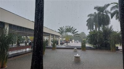 أمطار غزيرة في استقبال بعثة الأهلي بتنزانيا قبل لقاء سيمبا