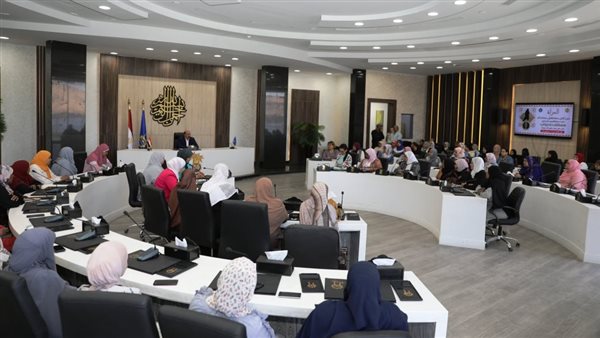 محافظ أسوان