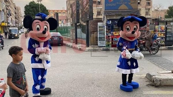 شخصيات كرتونية توزع