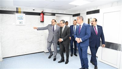 محافظ الفيوم ورئيس الجامعة يفتتحان عددًا من الأقسام والوحدات بمستشفيى الباطنة والجراحة