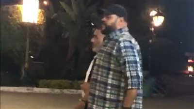 منى زكي وريهام عبد الغفور وتايسون يقدمون واجب العزاء في والدة رولين القاسم