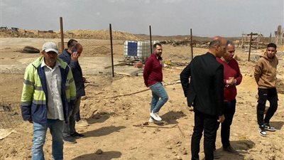 وزير الإسكان يتابع موقف مشروعات البنية التحتية والمرافق بعدد من المدن الجديدة