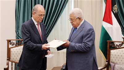 الرئيس الفلسطيني يعتمد التشكيلة الجديدة لـ حكومة محمد مصطفى