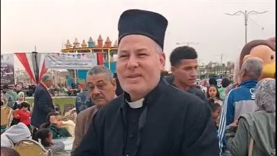 وسط أجواء رمضانية.. قساوسة بـ السويس يشاركون في أكبر مائدة إفطار جماعي للصائمين| بث مباشر