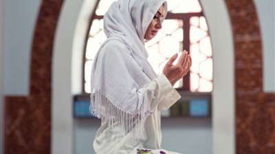 أمين الفتوى: صوم المرأة المستحاضة صحيح 