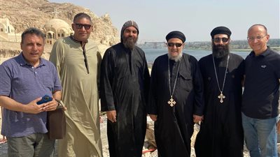 كنيسة بالإسكندرية تطلق قافلة مساعدات على القرى والمناطق الأكثر احتياجا.. والقمص رويس مرقس  دور الكنيسة الانخراط فى المجتمع