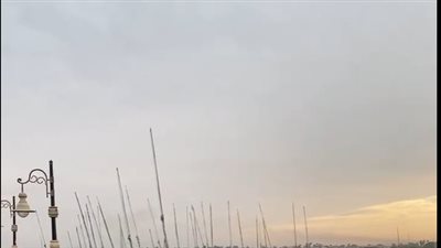 رياح وغيوم كثيفة تغطي سماء الأقصر بشكل مفاجئ| بث مباشر