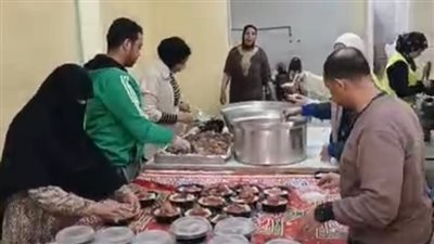 كباب وكفتة ولحوم.. تجهيز أكبر مائدة لإفطار 7 آلاف شخص بـ كفر الشيخ | بث مباشر