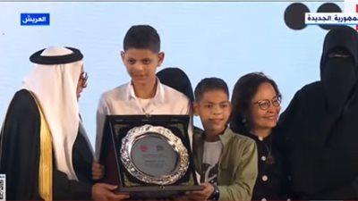 مجلس القبائل والعائلات يكرم عدد من أسر الشهداء خلال فعاليات حكاية خير