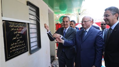 وزير الاتصالات ومحافظ القاهرة يفتتحان مكتبي بريد المقطم والأميرية