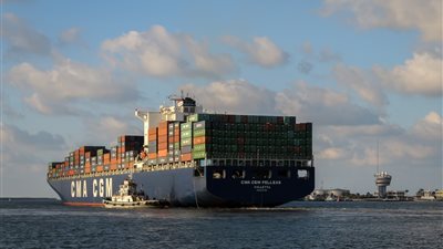 منها الفول والسكر.. ميناء دمياط يستقبل نحو 64 ألف طن بضائع متنوعة