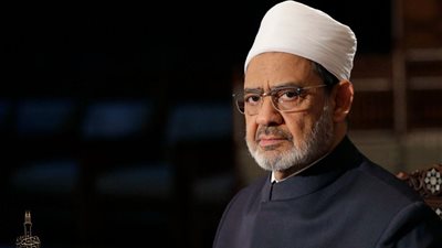 شيخ الأزهر: احتقار الناس وأكل حقوقهم من الكِبر وعقوبته تقشعر لها الأبدان