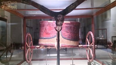 عربة ملكية.. المتحف المصري يعرض واحدة من 8 عربات فقط بقيت من مصر القديمة | صور 