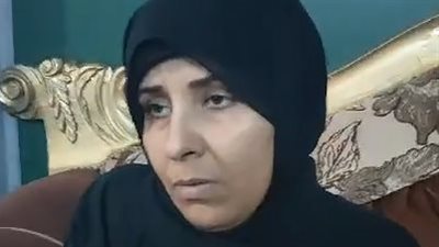 مصرع شاب على يد آخر بالمعصرة.. ووالدة الضحية: طعنه في صدره عشان كان بيفض خناقة | بث مباشر