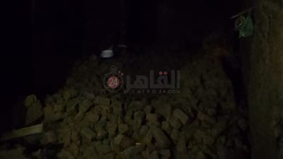 ننشر الصور الأولى لانهيار منزل بإحدى قرى ملوي بالمنيا.. ومصرع سيدة