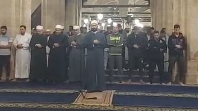 روحانيات وخشوع بين المصلين خلال أداء أول صلاة تهجد في رمضان | بث مباشر