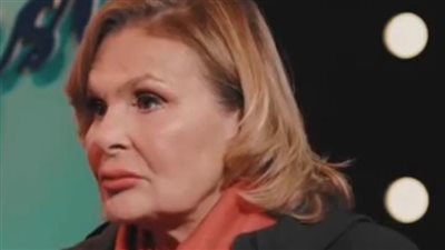 يسرا تكشف قصة معجب طلبها للزواج في لقائهما الأول: كان بيكتبلي رسائل بدمه