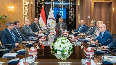 وزير الإنتاج الحربي يبحث سبل تطوير صناعة العدادات في مصر 