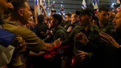 سنحرق إسرائيل.. أهالي الرهائن الإسرائيليين يهددون نتنياهو للإفراج عن ذويهم 