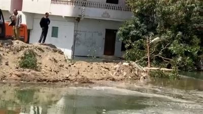 غرق أراضي وبيوت في انهيار جسر على ترعة الإسماعيلية.. والمحافظ يتفقد موقع الحادث | بث مباشر