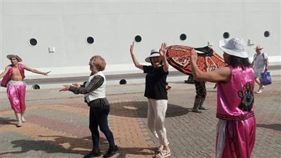 بالتنورة والفلكلور.. ميناء الإسكندرية يستقبل سفينة سياحية روسية تقل جنسيات مختلفة