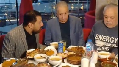 بحضور أشرف زكي.. مصطفى كامل ينظم حفل إفطار جماعي للموسيقين بأحد المطاعم على النيل| بث مباشر 