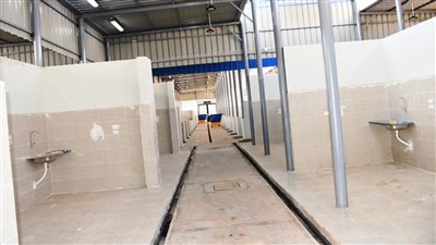 للحد من الإشغالات.. محافظ أسوان يتابع مشروع سوق الأحمدية