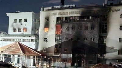 إحراق مباني مجمع الشفاء في غزة وخروجه بالكامل عن الخدمة.. وحجم الدمار بالمجمع والمباني كبير جدًا